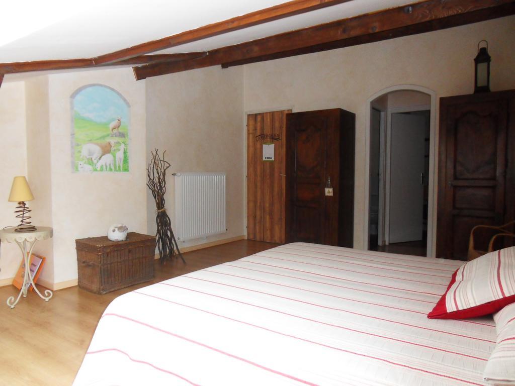 Bed and Breakfast L'Estapade Des Tourelons Сен-Жан-ан-Руаян Номер фото